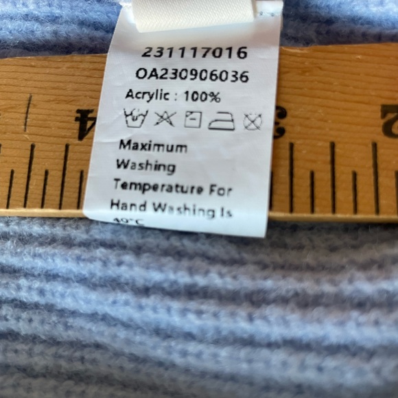 Crew neck sweater in light blue with black details - Picture 14 of 14